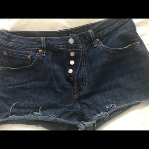 Worn once!! Levi cut offs🛍